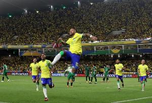 维尼修斯：内马尔是我们的偶像，能和他朝夕相处非常棒