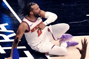 杨健：布伦森真是末节之王 连续三四个不进都没事 还是要投